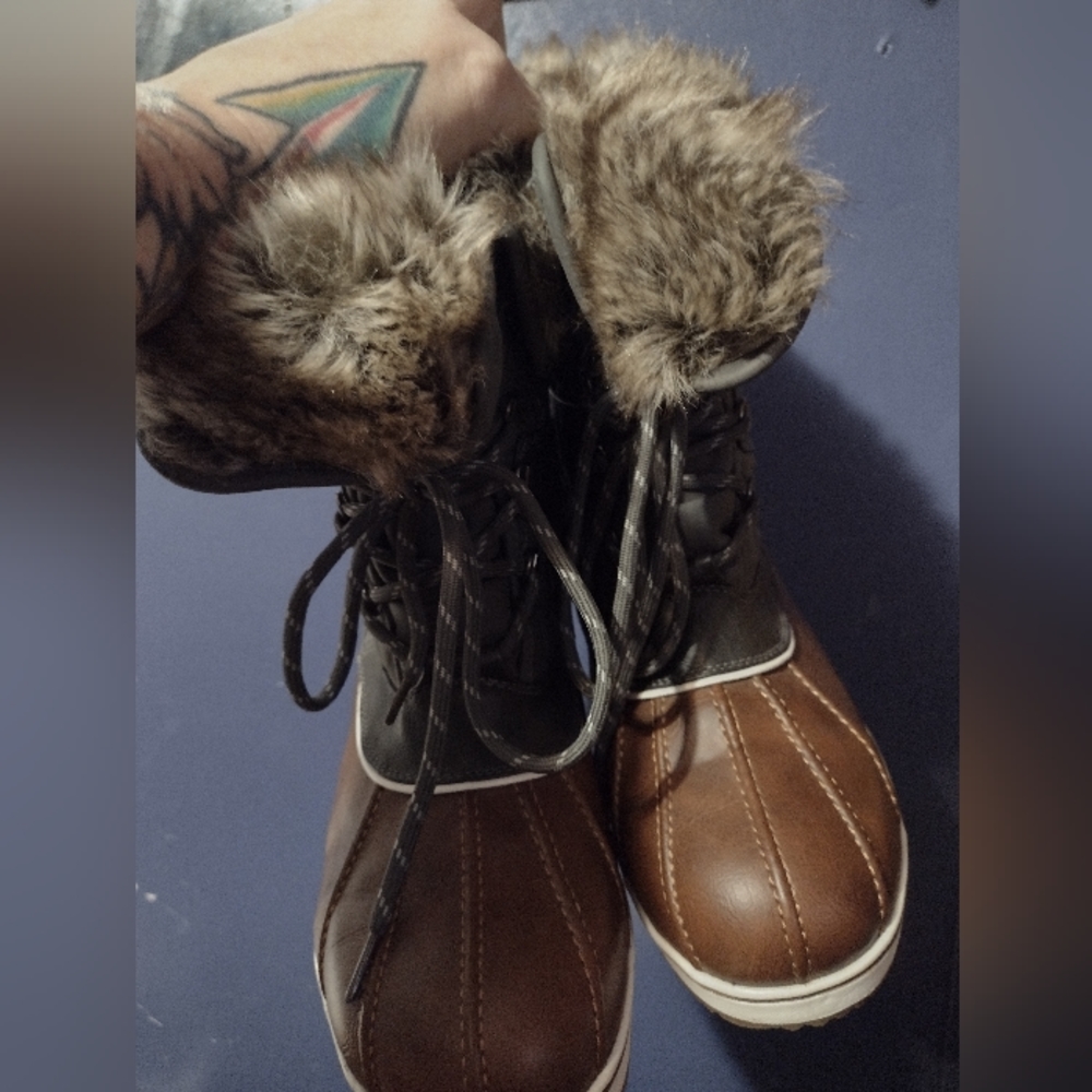 Boot - Picture 2 of 5